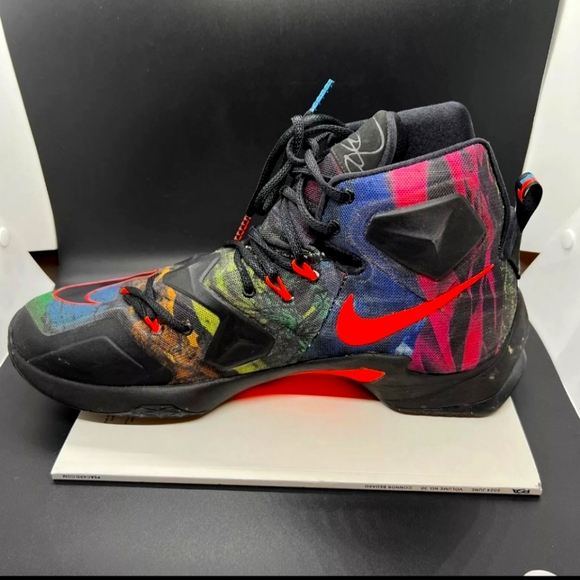 Nike LeBron 13 Akronite 2015 Basketball Shoe Men Size 13 - Picture 3 of 4